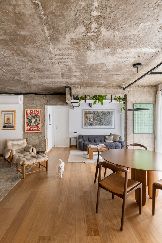 Apartamento WT / FJ55 Arquitetos - Fotografia de Interiores, Sala de Jantar, Madeira, Mesa, Cadeira