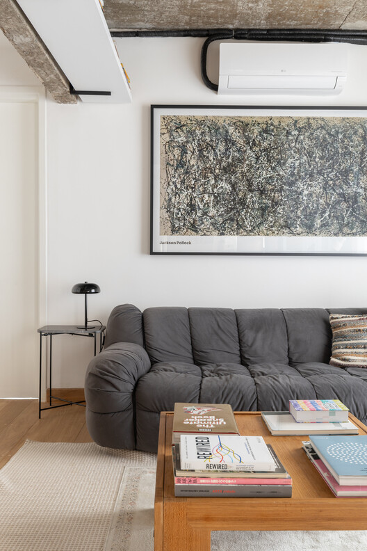 Apartamento WT / FJ55 Arquitetos - Fotografia de Interiores, Sala de Estar, Sofá, Madeira, Mesa, Iluminação, Cadeira