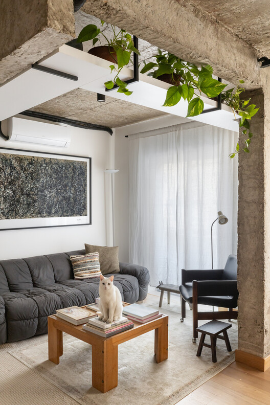 Apartamento WT / FJ55 Arquitetos - Fotografia de Interiores, Sala de Estar, Madeira, Mesa, Sofá, Iluminação, Cadeira