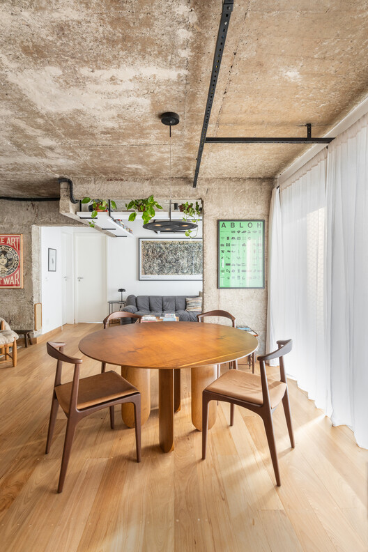 Apartamento WT / FJ55 Arquitetos - Fotografia de Interiores, Sala de Jantar, Madeira, Mesa, Cadeira