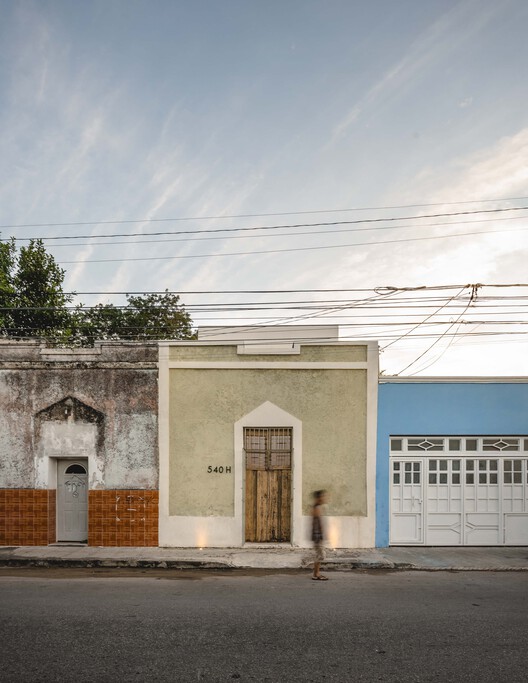 Casa Tamarindo / Studio Moca + Gadex - Fotografía exterior, Puerta, Concreto