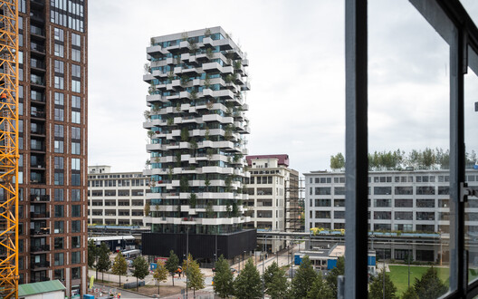 Entendiendo el Eco-Brutalismo: La paradoja entre estructura, sostenibilidad y estilo - Imagen 44 de 44
