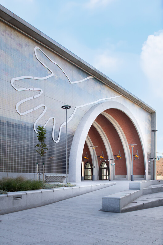 A Project That Brings Together Urban Mobility, Ceramic Technology and Public Art - Image 2 of 8