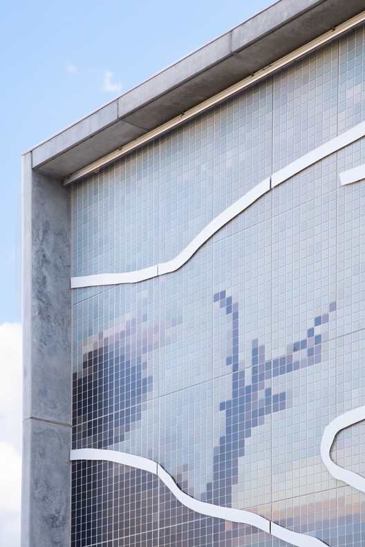 A Project That Brings Together Urban Mobility, Ceramic Technology and Public Art - Image 5 of 8