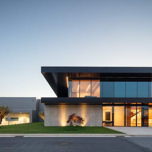 Edifício Industrial Porminho / TRAMA arquitetos - Fotografia de Exterior