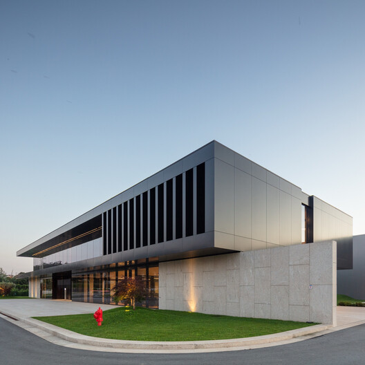 Edifício Industrial Porminho / TRAMA arquitetos - Imagem 7 de 23