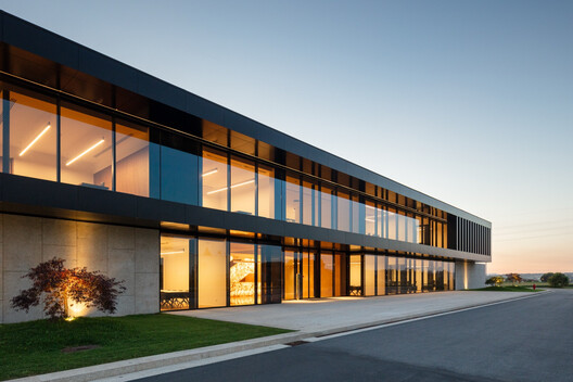 Edifício Industrial Porminho / TRAMA arquitetos - Imagem 14 de 23