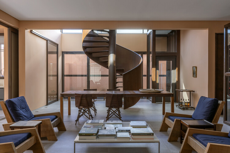 Casa Viva / SAINZ arquitetura - Fotografía interior, Madera, Mesas, Sillas, Iluminación