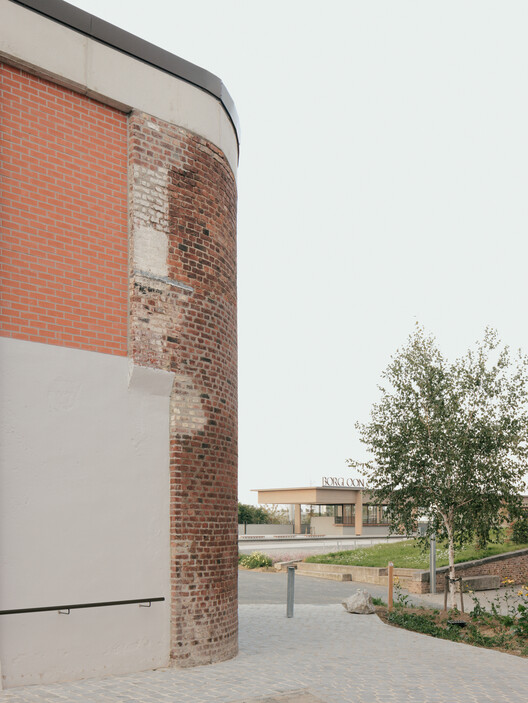 The Borgloon Fruit Station / Burolandschap - Exterior Photography, Brick, Concrete