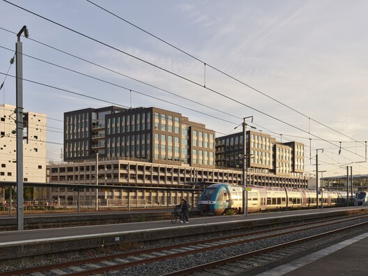 Multimodal Hub and Offices / DREAM + AIA Life Designers - Exterior Photography