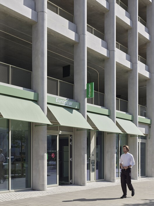 Multimodal Hub and Offices / DREAM + AIA Life Designers - Interior Photography, Glass, Concrete