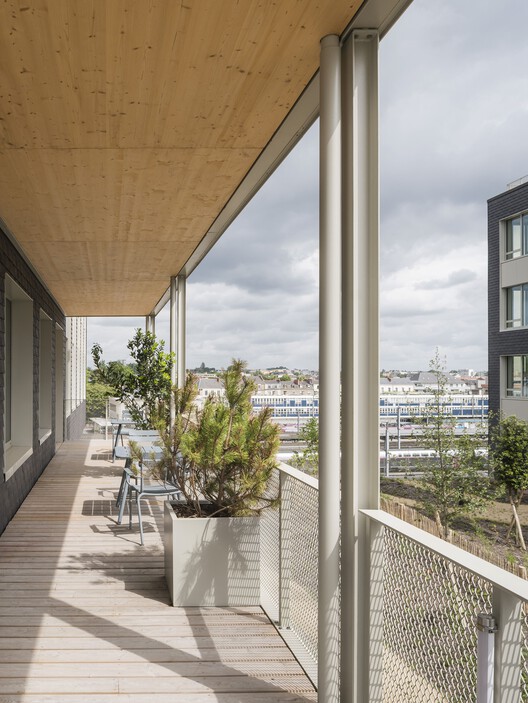 Multimodal Hub and Offices / DREAM + AIA Life Designers - Interior Photography, Balcony