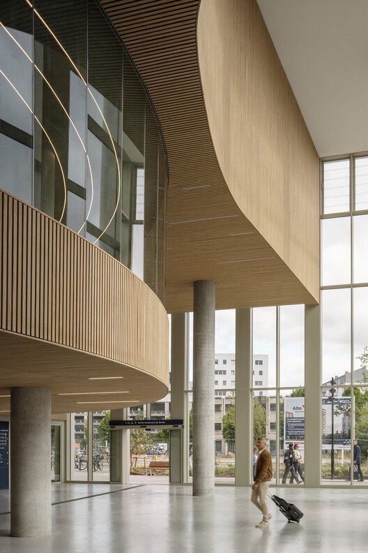 Multimodal Hub and Offices / DREAM + AIA Life Designers - Interior Photography, Glass