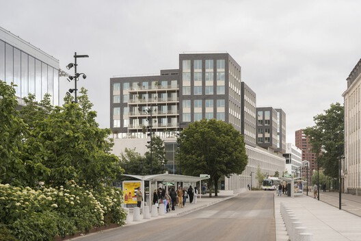Multimodal Hub and Offices / DREAM + AIA Life Designers