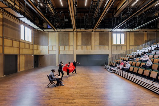 Teatro Doris Duke / Mecanoo - Fotografía interior, Escaleras, Madera, Sillas