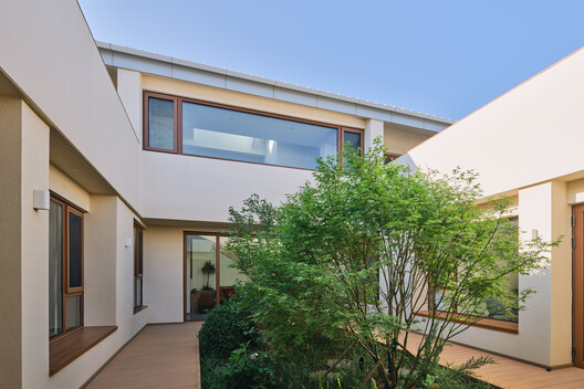 Chill House / STEPS Architecture - Exterior Photography, Wood, Courtyard