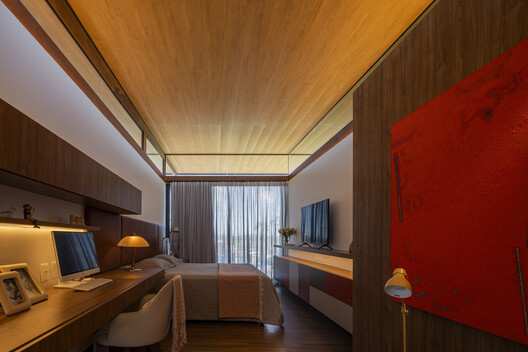 Casa RA / Fernandes Atem Arquitetos - Fotografía interior, Madera, Iluminación, Dormitorio, Camas, Sillas