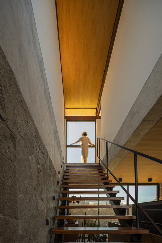 Casa RA / Fernandes Atem Arquitetos - Fotografía interior, Escaleras, Madera