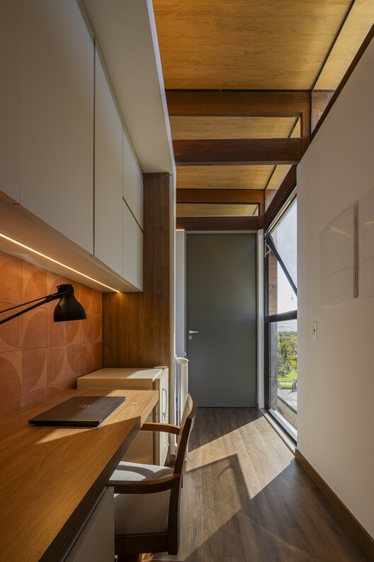 Casa RA / Fernandes Atem Arquitetos - Fotografía interior, Madera, Sillas