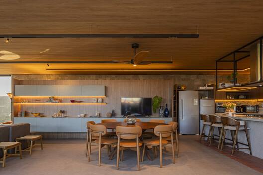 Casa RA / Fernandes Atem Arquitetos - Fotografía interior, Madera, Sillas