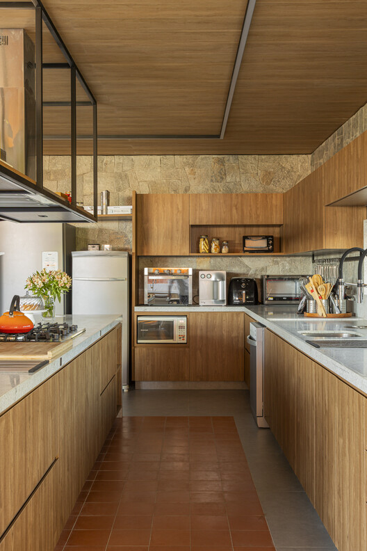 Casa RA / Fernandes Atem Arquitetos - Fotografía interior, Cocina, Madera, Encimera, Sillas