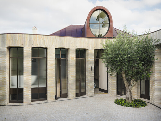 ReclaYm House / Luigi Rosselli Architects - Image 2 of 31