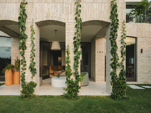 ReclaYm House / Luigi Rosselli Architects - Exterior Photography, Courtyard