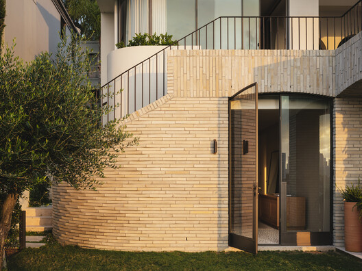 ReclaYm House / Luigi Rosselli Architects - Exterior Photography, Concrete, Balcony