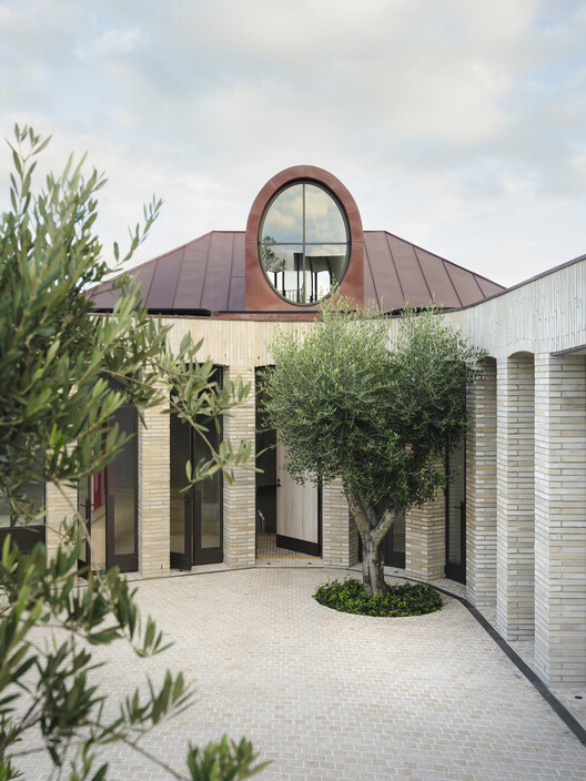 ReclaYm House / Luigi Rosselli Architects - Exterior Photography, Door, Garden, Concrete, Courtyard