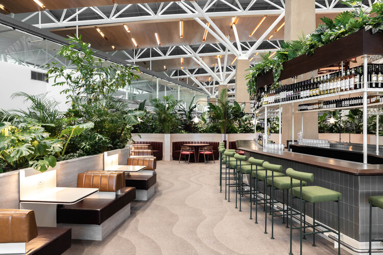 Aspire Westjet Lounge / MRDK - Image 2 of 19