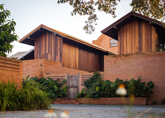 Athita Pool Villa and Spa / Studio Miti