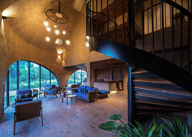 Hotel Athita / Studio Miti - Fotografia de Interiores, Madeira, Arco, Cadeira, Viga