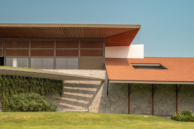 Clube Gulmohar / Khosla Associates - Imagem 7 de 37