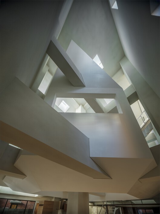 Casa Ninho Flutuante / YŪ Momoeda Architects - Renovação