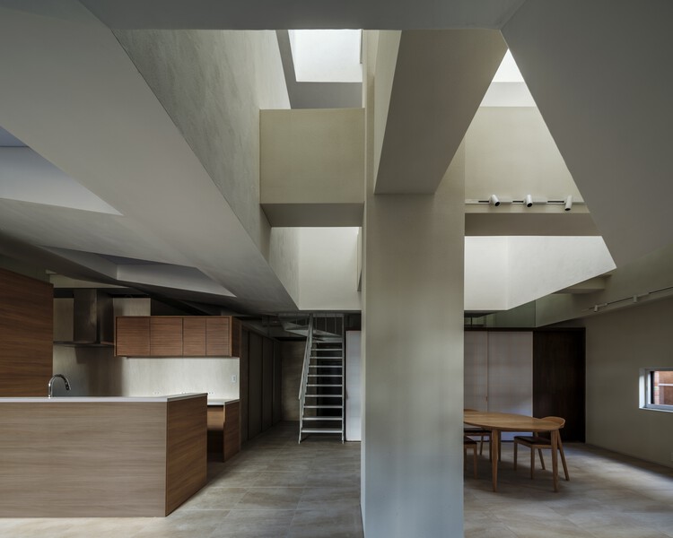 Floating Nest / YŪ Momoeda Architects - More Images