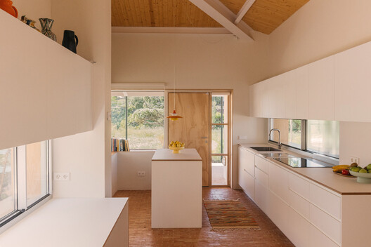 Rosa María House / delavegacanolasso - Interior Photography, Kitchen, Wood, Countertop, Sink, Glass, Chair