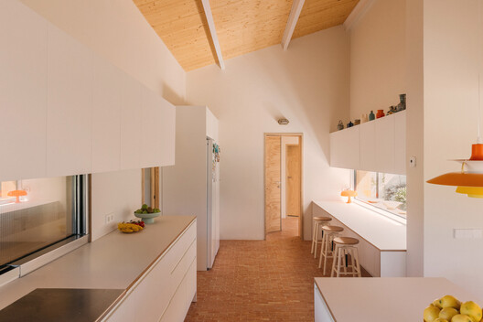 Rosa María House / delavegacanolasso - Interior Photography, Kitchen, Wood, Countertop, Chair