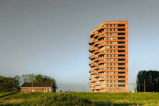 Nelson Residential Tower / Powerhouse Company
