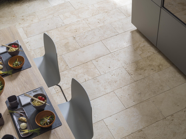 Guía esencial para integrar travertino en proyectos de arquitectura y diseño interior - Imagen 11 de 13