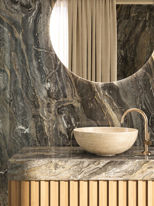 Guía esencial para integrar travertino en proyectos de arquitectura y diseño interior - Imagen 5 de 13