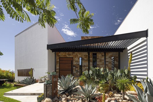 Residência VM / Lins Arquitetos Associados - Imagem 1 de 41