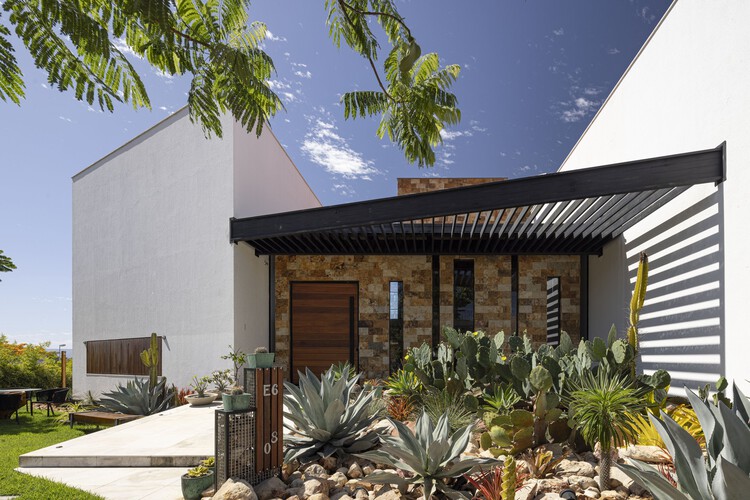 Residência VM / Lins Arquitetos Associados - Casas