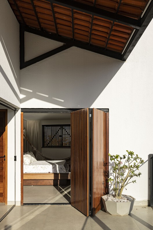 Residência VM / Lins Arquitetos Associados - Fotografia de Interiores, Dormitório, Madeira, Viga