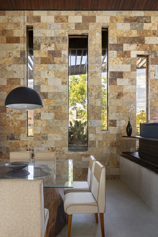 Residência VM / Lins Arquitetos Associados - Fotografia de Interiores, Banheiro, Madeira, Cadeira, Tijolo