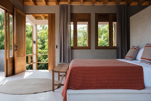 Suuel / CAAM Arquitectos - Fotografía interior, Dormitorio, Madera, Camas, Fijación Vigas, Sillas