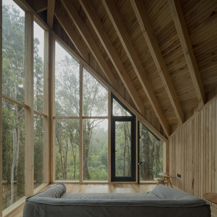 Refugio Calfuco / Tomás de Iruarrizaga - Fotografía interior, Dormitorio, Madera