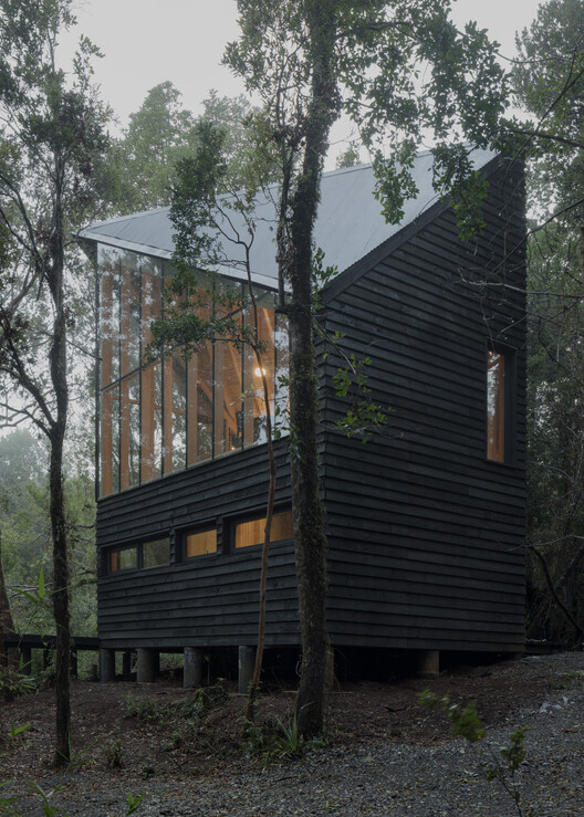 Refugio Calfuco / Tomás de Iruarrizaga - Exterior Photography, Wood