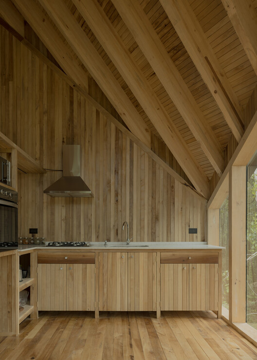 Refugio Calfuco / Tomás de Iruarrizaga - Interior Photography, Kitchen, Wood, Beam