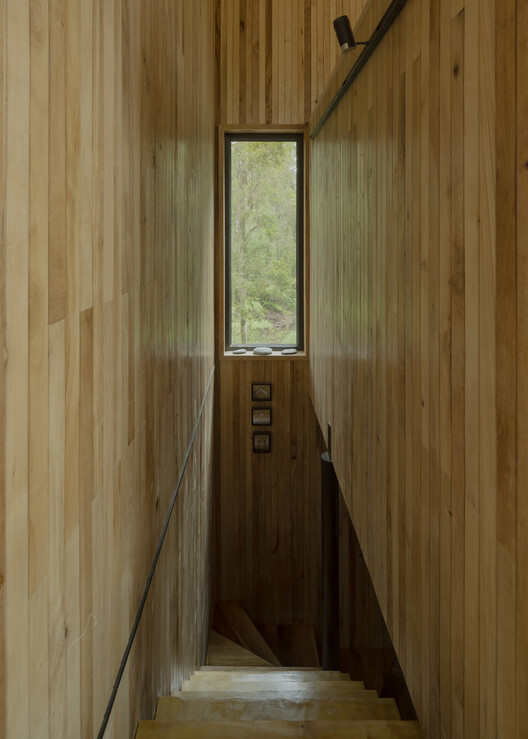 Refugio Calfuco / Tomás de Iruarrizaga - Interior Photography, Wood