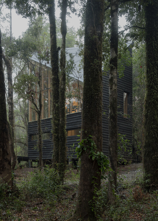 Refugio Calfuco / Tomás de Iruarrizaga - Image 8 of 33